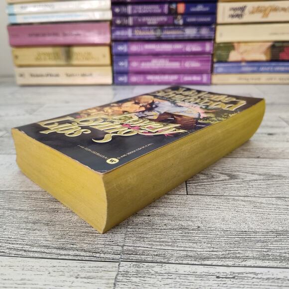 Lovely Lying Lips by Valerie Sherwood 1983 First Print Warner Paperback Romance - Picture 10 of 14